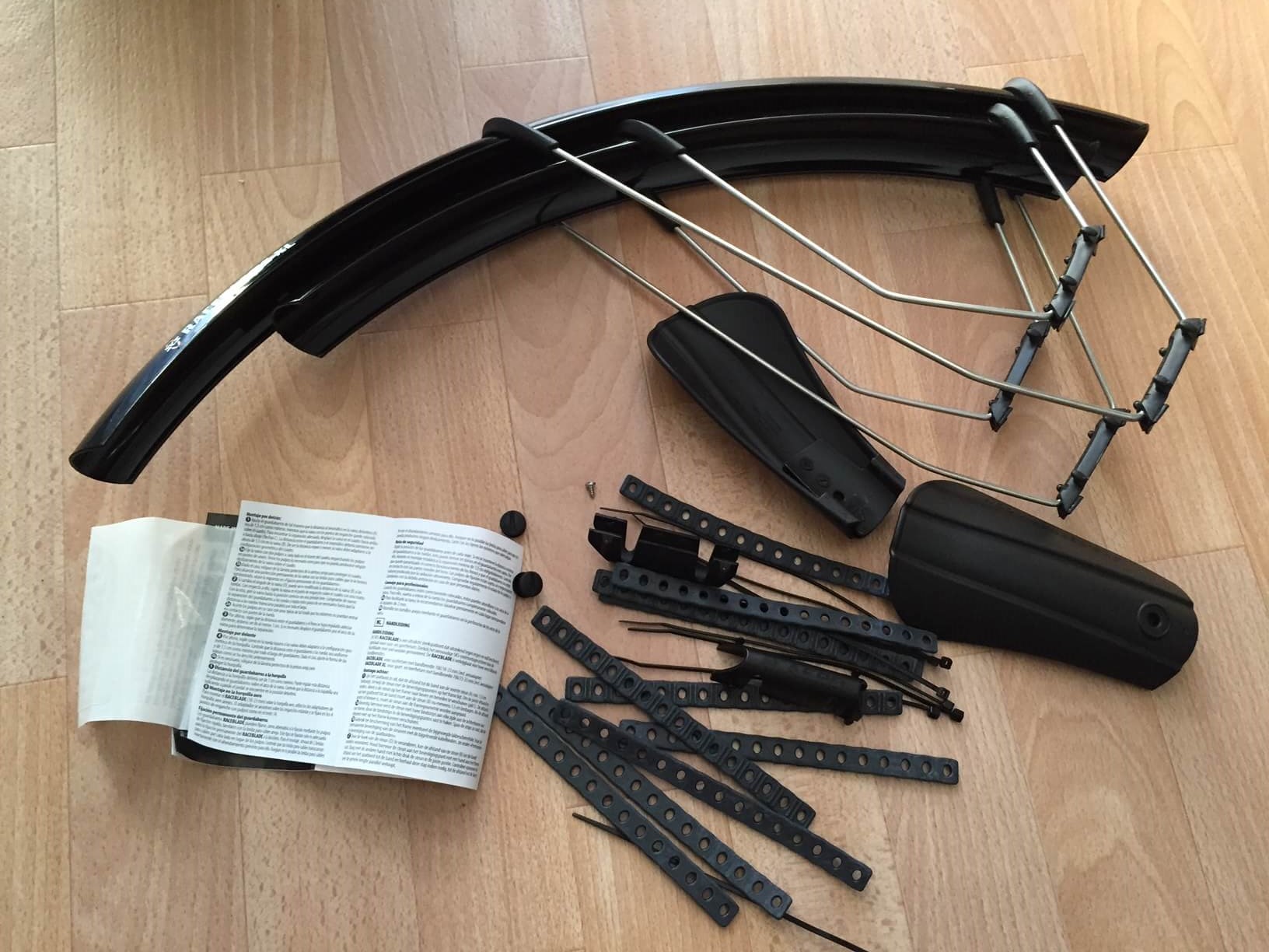 Contenu de la boite des garde-boue SKS Raceblade XL