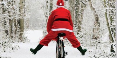 père noël sur un vélo