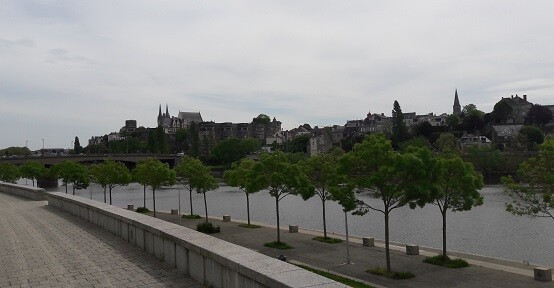 chateau loire à vélo