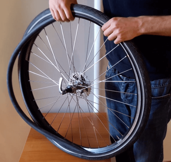 Tuto] Comment enlever une roue de vélo et remonter un pneu