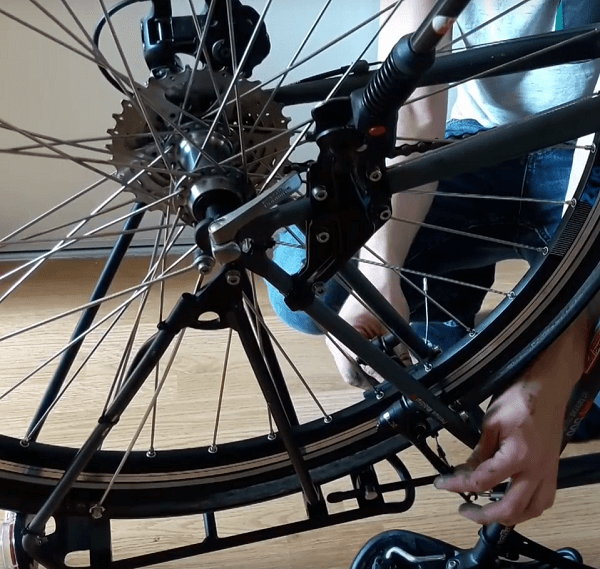 Changer le rayon d'une roue vélo, conseils et tuto étape par étape