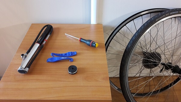 Comment changer une chambre à air sur une roue de vélo en 8 étapes