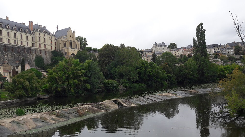 vue de thouars sur la vélo francette