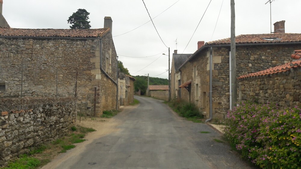 vieux village sur la vélo francette