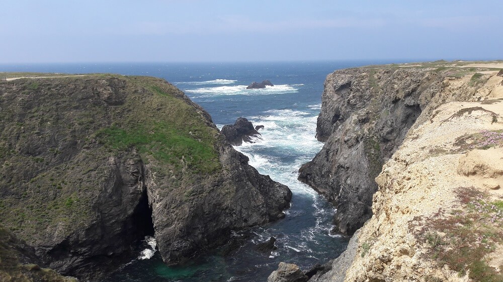 vue des falaises belle-ile-en-mer