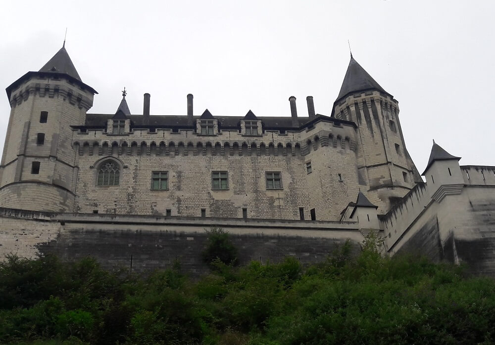 le chateau de saumur sur la loire à vélo