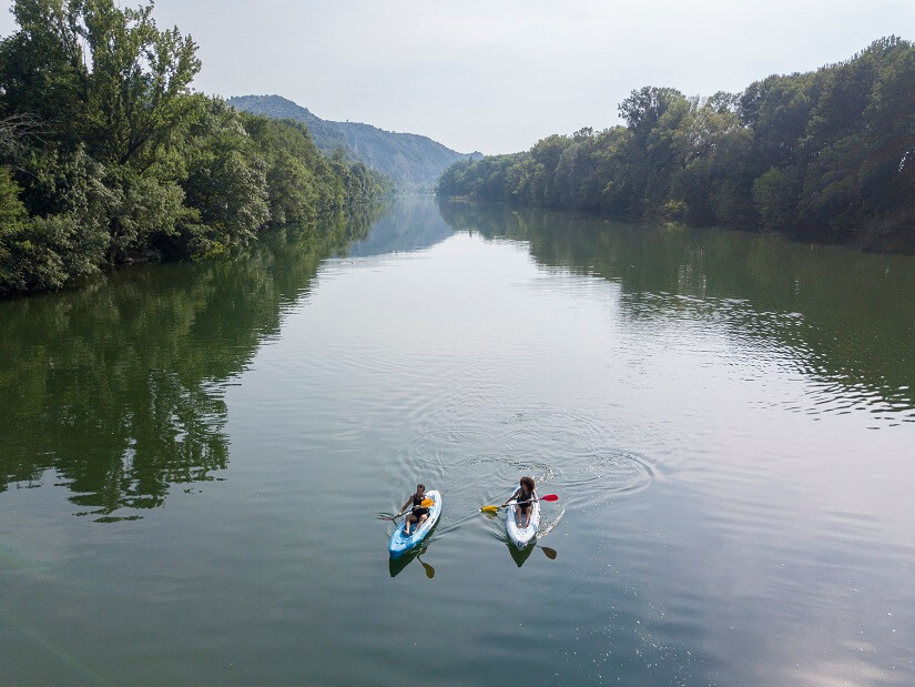 canoé dans une rivière